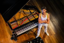 Bruno Hrabovsky chega a Maceió com a turnê de Queen ao Piano