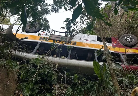 Ministério Público cobra explicações da prefeitura sobre estado do ônibus envolvido em acidente na Serra da Barriga
