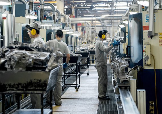 Desempenho da atividade industrial começa a melhorar no Brasil