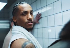De fora da Copa, João Pedro aparece em clipe de Madonna