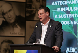 Em Maceió, ministro Fávaro defende competitividade do café brasileiro