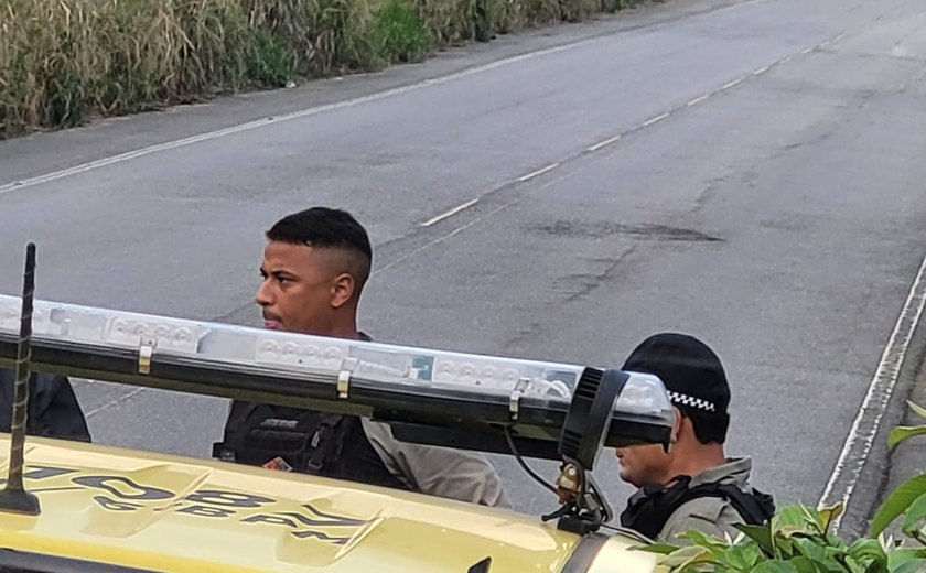 Policiais agridem motorista de ônibus escolar que levava estudantes para Maceió