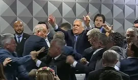 Confusão paralisa CPMI do INSS após sigilos aprovados