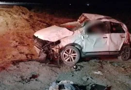 Carro capota e sai da pista em São Miguel dos Campos