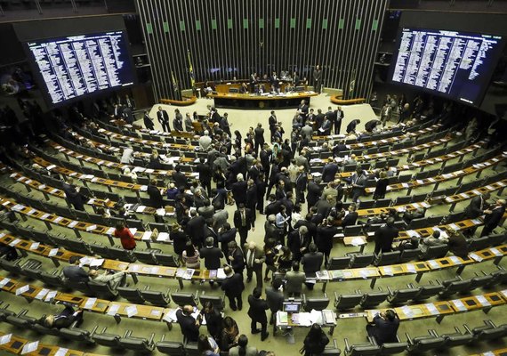 Queda dos juros bancários emperra no Congresso
