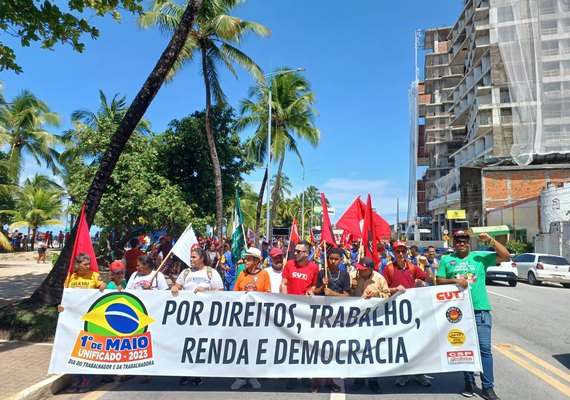 Grupos sindicalistas e movimentos sociais protestam no Dia do Trabalho (01) em Maceió