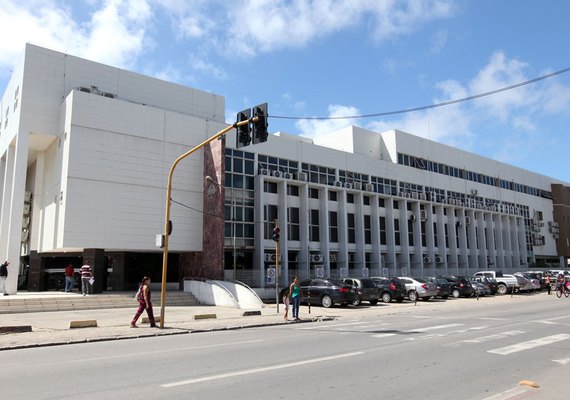 Acusado de tentar matar vigilantes de hospital vai a júri