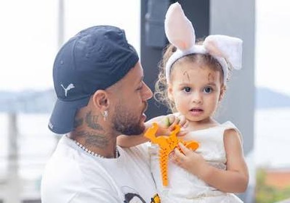 Helena, filha de Neymar, viajará pela primeira vez para fora do Brasil