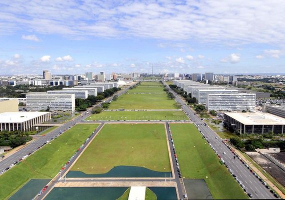 Com corte de 21 mil cargos, governo quer economizar R$ 209 mi por ano