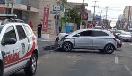 Acidente na Jatiúca congestiona trânsito em Avenida de Maceió