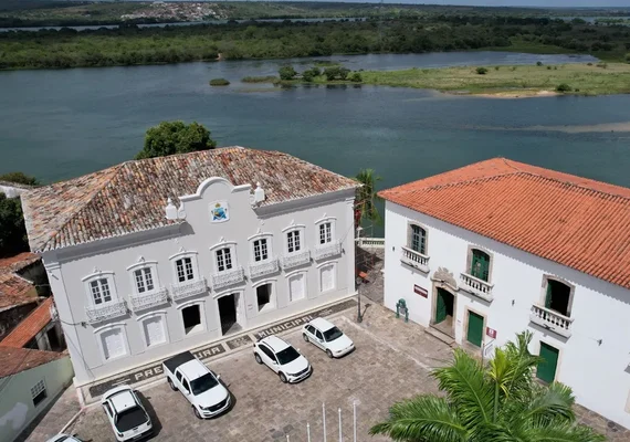 Pagamento da folha injeta quase R$ 10 milhões na economia de Penedo