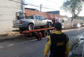 Agentes da SMTT coíbem estacionamento irregular