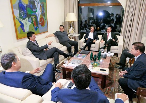 Renan discute reforma da Previdência com governadores do NNE