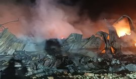 Fogo, fumaça e destruição: bombeiros divulgam imagens internas de fábrica em Maceió