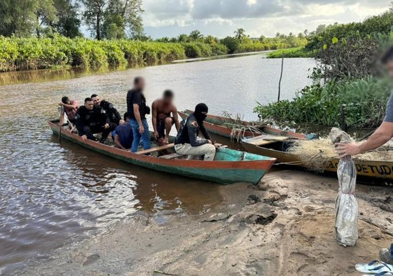 Saint Louis: polícia usa canoa para alcançar último alvo de operação no interior de AL