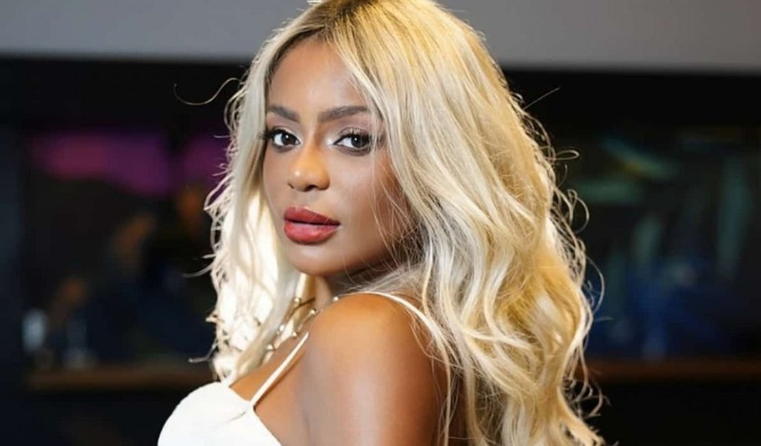 Taróloga Natalia Sagrada revela caminhos espirituais e desafios no futuro de Cariúcha