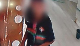Adolescente é flagrado por câmera de segurança ao arrombar loja na Ponta Verde
