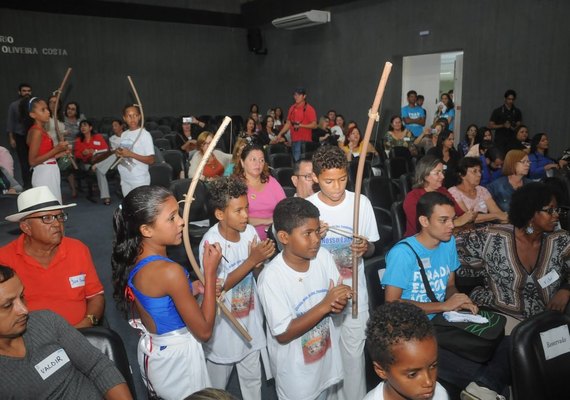 PCU: adolescentes e instituições debatem exclusão escolar