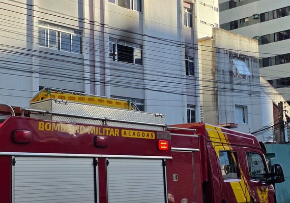 Incêndio em apartamento mobiliza bombeiros no bairro da Ponta Verde