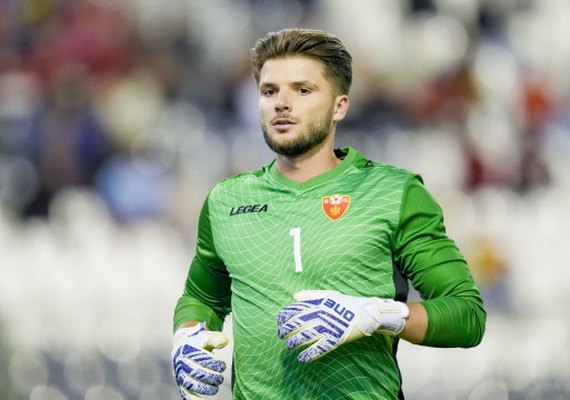 Goleiro da seleção de Montenegro morre em apartamento