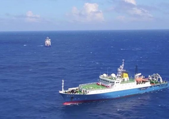 China testa tecnologia inédita e coleta amostras oceânicas a 10 mil metros