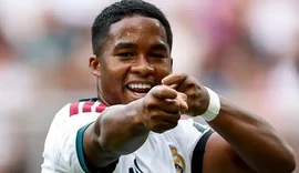 Endrick recebe elogios de Mourinho em meio a rumores de saída