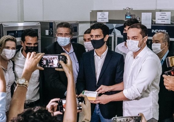 Governo do Estado entrega mais de 12 mil vacinas à Maceió