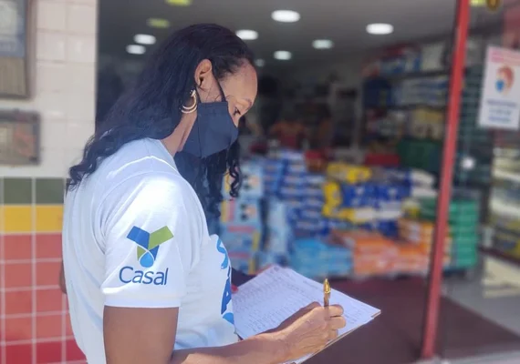 Casal fiscaliza mais de mil imóveis em Maragogi em ação comercial
