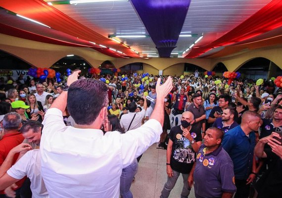 '15 propostas, 15 compromissos': Paulo Dantas recebe documento com ações para o Benedito Bentes