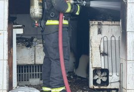 Incêndio atinge estabelecimento comercial no Alto do Cruzeiro, em Arapiraca