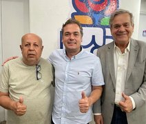 Oposição se reúne em Delmiro Gouveia e Renato Torres filia-se ao PDT