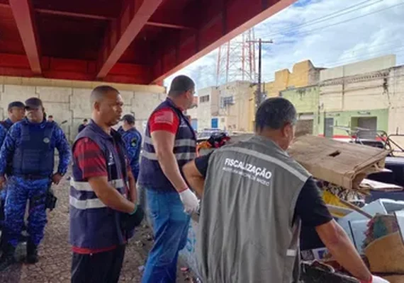 Prefeitura retira ocupações sob viaduto do Poço após reocupação