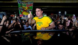 Flávio Bolsonaro espera apoio de Michelle na disputa presidencial