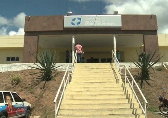 Homem é baleado com três tiros durante discussão em bar