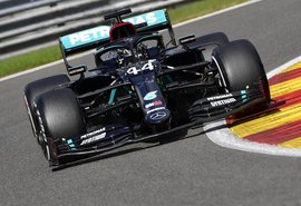 Hamilton supera Red Bull e conquista pole de número 99 na carreira