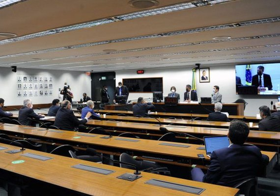 Desempenho da economia brasileira supera o de países avançados, afirma Guedes