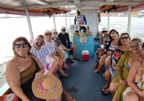 Grupo de turistas da Schultz aproveita belezas históricas de Penedo