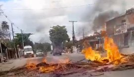 Moradores de Ipioca bloqueiam a AL-101 Norte em protesto contra falta d’água