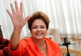 Governo não vai insistir em data center no país, diz Dilma no Facebook