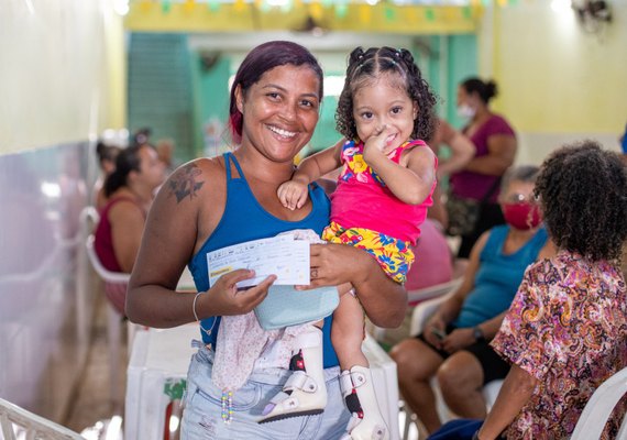 Famílias desabrigadas e desalojadas começam a receber auxílio-moradia