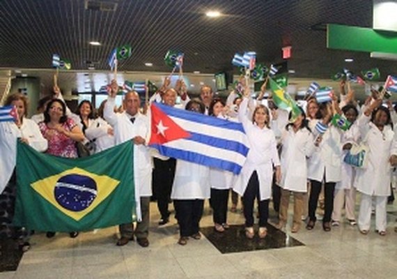 Mais de 100 médicos cubanos devem deixar Alagoas após impasse com o Bolsonaro