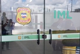 Familiares criticam e cobram liberação de corpos no IML de Maceió