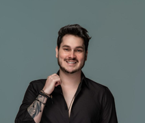 Alagoano de Atalaia, cantor Hudson Araújo, segue no The Voice Brasil