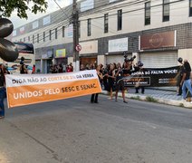 Em Maceió, funcionários e alunos do Sesc e Senac protestam contra PL que corta verba das entidades
