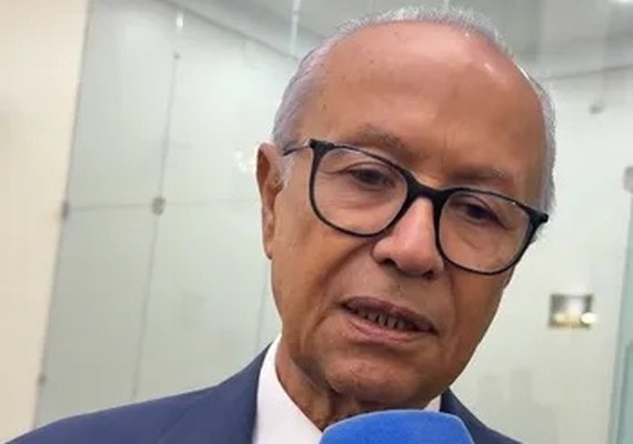 Deputado abre mão da reeleição e articula sucessão familiar