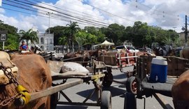 Carroceiros protestam e fecham trânsito no Centro de Maceió