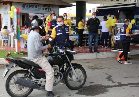 SMTT realiza Blitz em conscientização à segurança no trânsito em Marechal