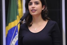 'Eu incomodo porque sou diferente' diz deputada federal ao apontar machismo em tratamento
