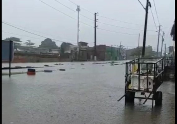 Maceió registra pontos de alagamento após chuva contínua
