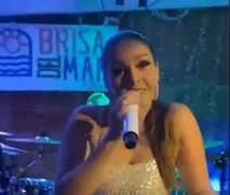 Show é interrompido por cheiro de pum: “Igual a esse, eu nunca senti”; veja vídeo